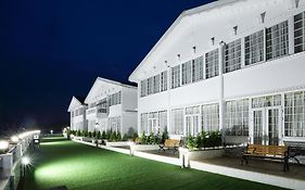 Treebo Skydale Inn & Suites With Mountain View